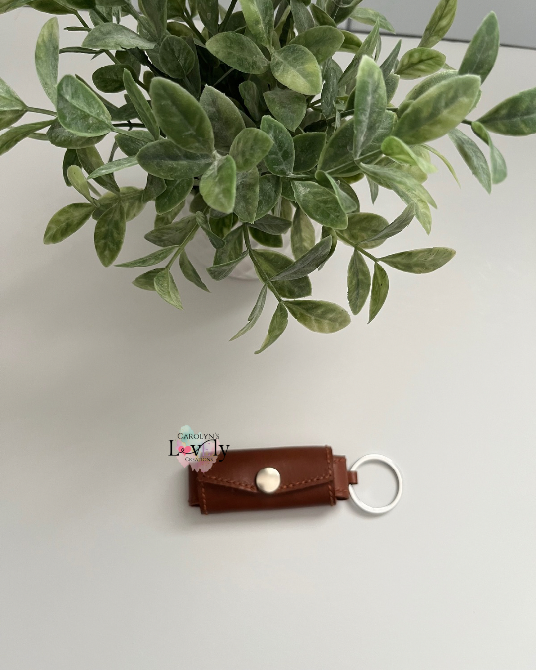 Brown Leather Lip Balm, Inhaler, or Chapstick Holder Keychain | Llavero de Cuero Marrón para Bálsamo Labial, Inhalador y Chapstick