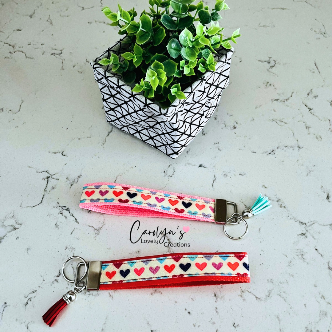 Hearts Wristlet Keychain – Handmade Fabric Key Fob with Tassel / Llavero Pulsera de Corazones