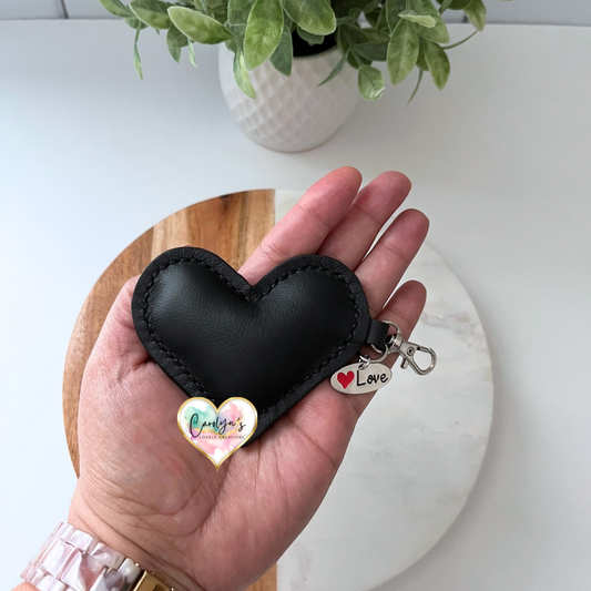 Handmade Leather Heart Keychain | Llavero de Corazón en Cuero Hecho a Mano