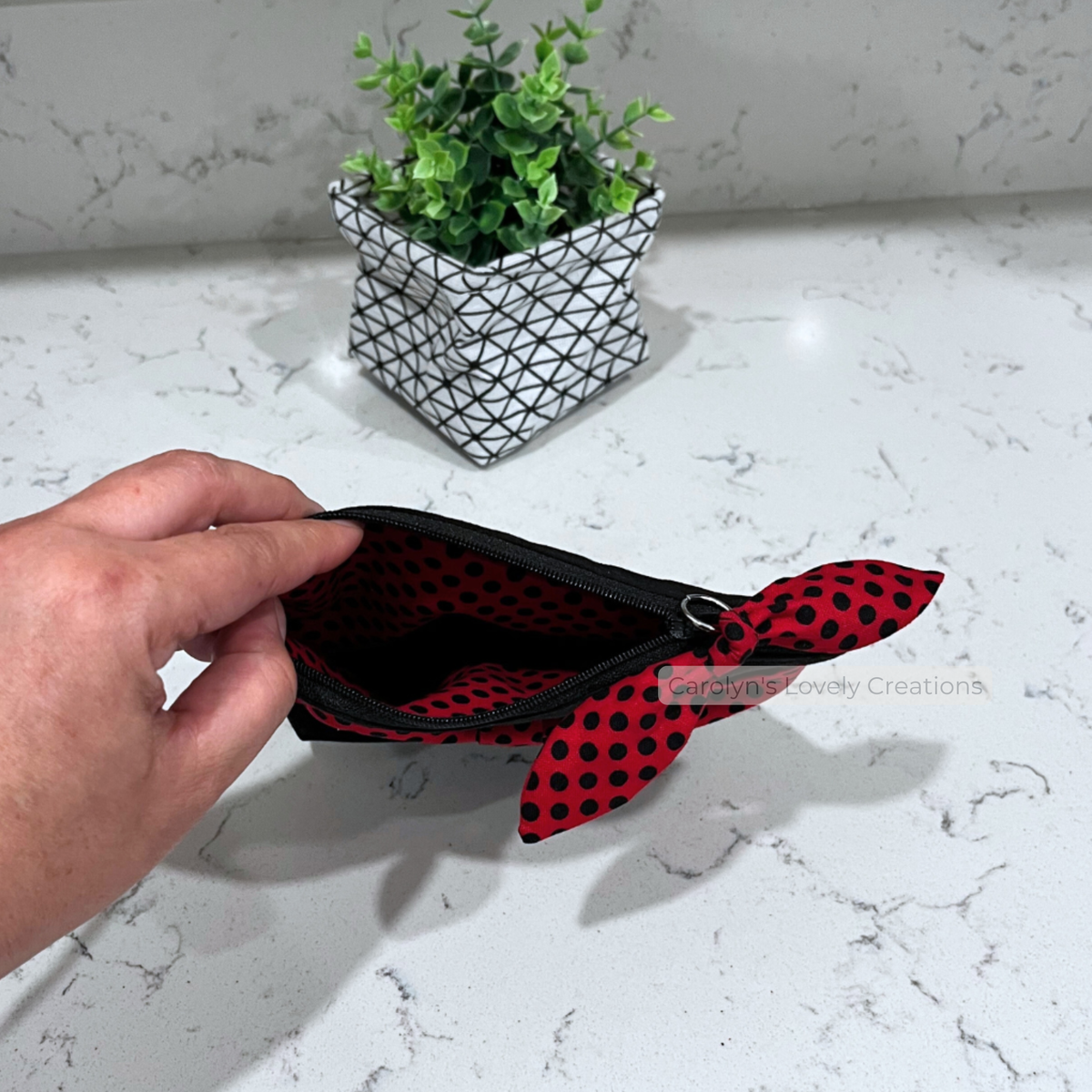 Pouch Negro y Rojo y Lazo | Hecho a Mano