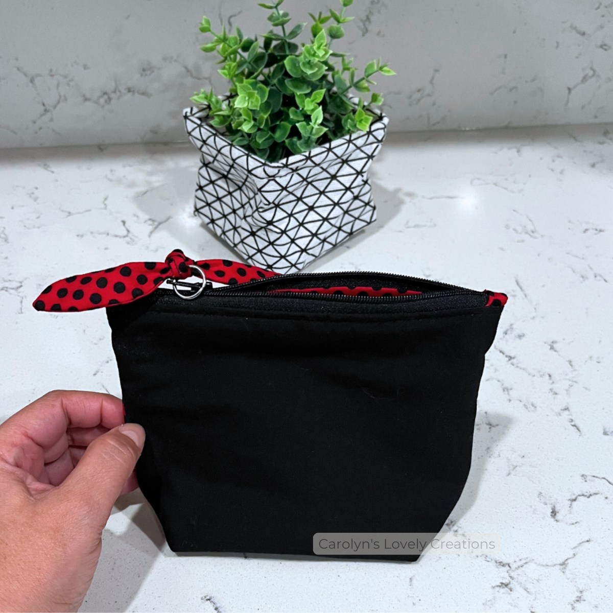Pouch Negro y Rojo y Lazo | Hecho a Mano