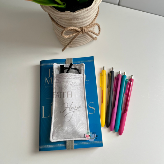 Elastic Pen & Glasses Holder – Light Gray with Inspirational Words